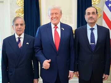 ‘উপপত্নীর মতো আচরণ’ ! ভারত-মার্কিন বাণিজ্য চুক্তির পর শেহবাজ, মুনিরকে নিয়ে হাসিঠাট্টা