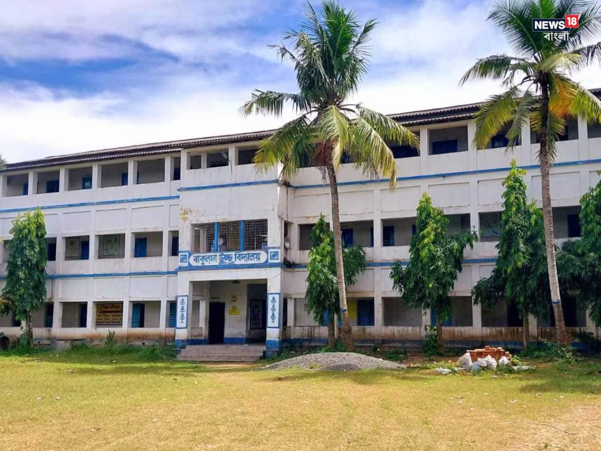 সাত স্কুলের মাধ্যমিক পরীক্ষার সেন্টার এক জায়গায়, কড়া নিরাপত্তায় বাকুলদা হাইস্কুল