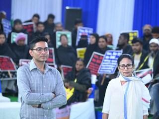 ‘তৃণমূল কংগ্রেস একাই লড়বে’! বাংলায় একলা ‘চলো’ বার্তা মমতার, দিল্লিতেই বাজালেন ভোটের দামামা 