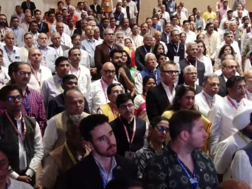 RSS 100 Years: মুম্বইতে পালিত হল RSS-এর শতবর্ষ অনুষ্ঠান! সলমন খান থেকে হেমা মালিনী, আর কোন কোন তারকা ছিলেন? RSS 100 Years: মুম্বইতে পালিত হল RSS-এর শতবর্ষ অনুষ্ঠান! সলমন খান থেকে হেমা মালিনী, আর কোন কোন তারকা ছিলেন?