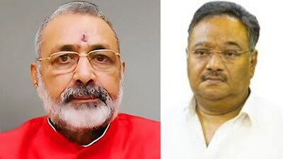 केंद्रीय मंत्री गिरिराज सिंह ने हवाई अड्डे पर शमिक से की मुलाकात: हथकरघा उद्योग पर अहम चर्चा.