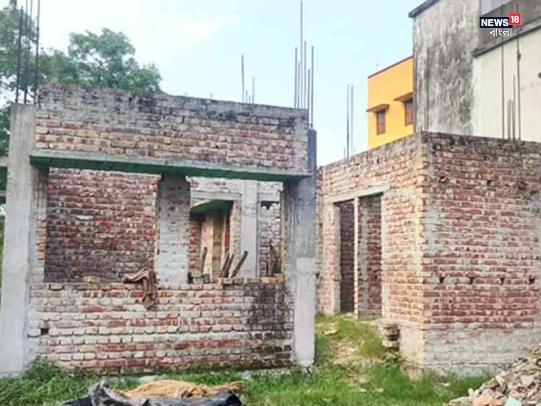 পান্ডুয়ায় মাটির ঘর ভাঙতে গিয়ে দেওয়াল চাপা পড়ে মৃত্যু উপভোক্তার