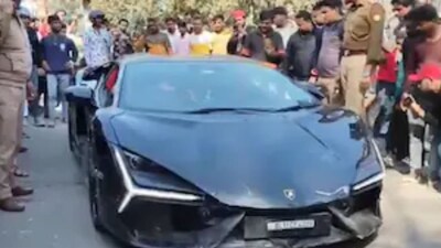 ‘১০ ফুট ওপরে উঠে গেল...’ মুহূর্তে পথচারীদের পিষে দিল দ্রুতগতির ল্যাম্বরগিনি! অভিযুক্ত ব্যবসায়ী পুত্র, কানপুরে দুর্ঘটনায় আহত ৬   (Image credit: X/@sirajnoorani)