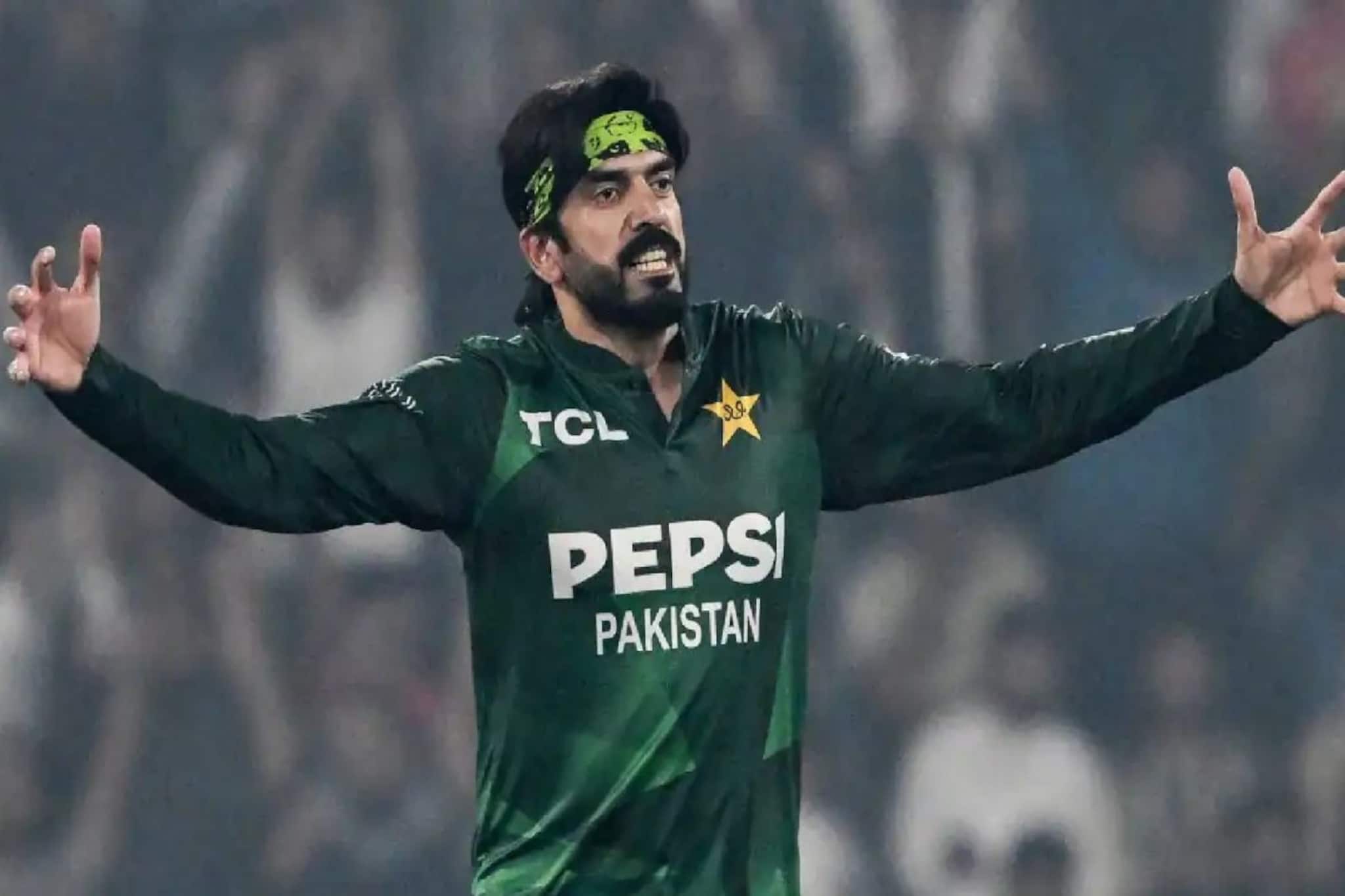 সেলসম্যানের চাকরি করতেন, এখন পাকিস্তানের 'সেরা' স্পিনার! উসমান তারিক এখন হট টপিক সেলসম্যানের চাকরি করতেন, এখন পাকিস্তানের 'সেরা' স্পিনার! উসমান তারিক এখন হট টপিক