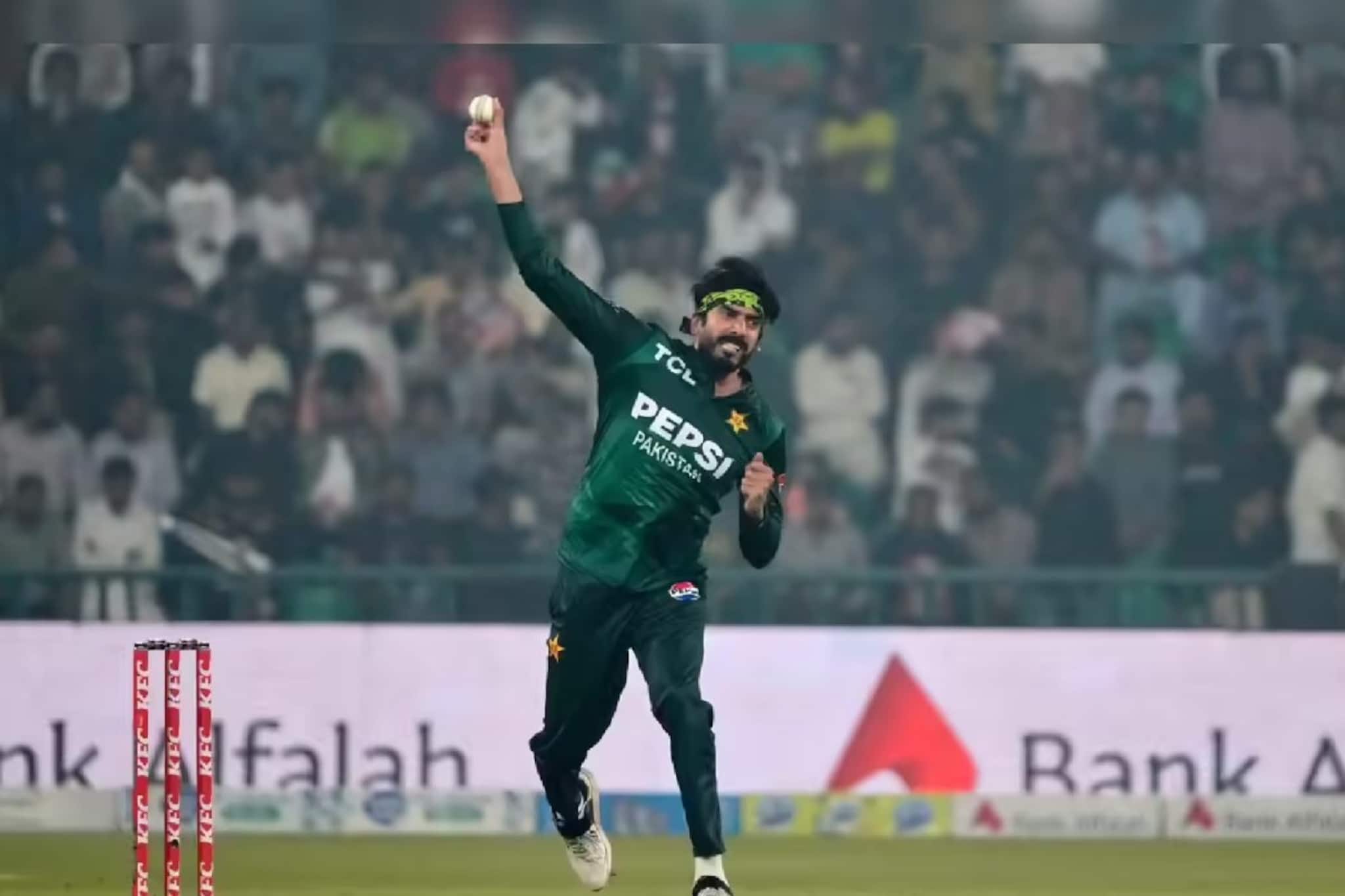 উসমান তারিক, কেউ খেলতে পারছে না এই স্পিনারকে! একটাই 'টেকনিক' পাক বোলারের উসমান তারিক, কেউ খেলতে পারছে না এই স্পিনারকে! একটাই 'টেকনিক' পাক বোলারের