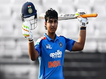 তাণ্ডবের অপর নাম বৈভব সূর্যবংশী! বিশ্বকাপ ফাইনালে বিধ্বংসী সেঞ্চুরিতে নজির