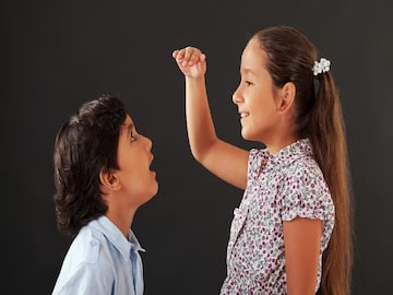 আপনার মেয়ে কি খুব খিটখিটে হয়ে যাচ্ছে? 'এলডার ডটার সিনড্রোম'-এ ভুগছে না তো? জানুন মনের কথা আপনার মেয়ে কি খুব খিটখিটে হয়ে যাচ্ছে? 'এলডার ডটার সিনড্রোম'-এ ভুগছে না তো? জানুন মনের কথা