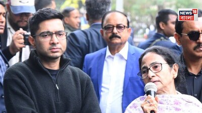 মমতা বন্দ্যোপাধ্যায় সাম্প্রতিক একটি বক্তব্যে স্পষ্ট করে দিলেন, যে তাঁকে কখনোই দুর্বল মনে করা উচিত নয়। মমতা বললেন, “আমাকে দুর্বল ভাবার কিছু নেই, আমি এক কাপড়ে হলেও নিজের শক্তি প্রদর্শন করতে পারি।”