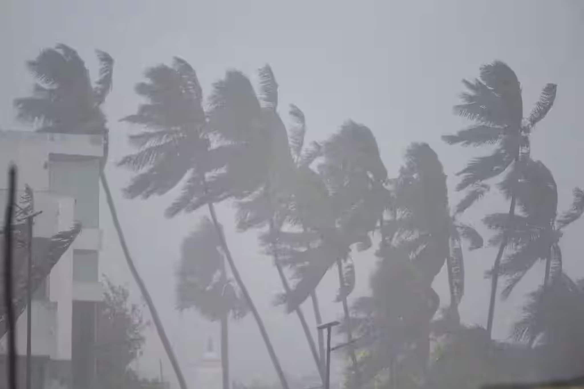 ১৭, ১৮, ১৯ ফেব্রুয়ারি থেকে শুরু...! মুষলধারে বৃষ্টি কাঁপাবে ৯ রাজ্য, কী হবে বাংলায়?