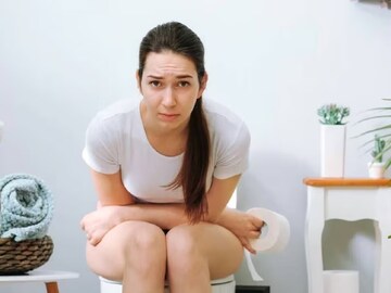 মুগডাল, পালংশাক, টক দই...৭ খাবারে গলগলিয়ে সাফ পেট! কোষ্ঠকাঠিন্যে চোখে জল আসার দিন শেষ!