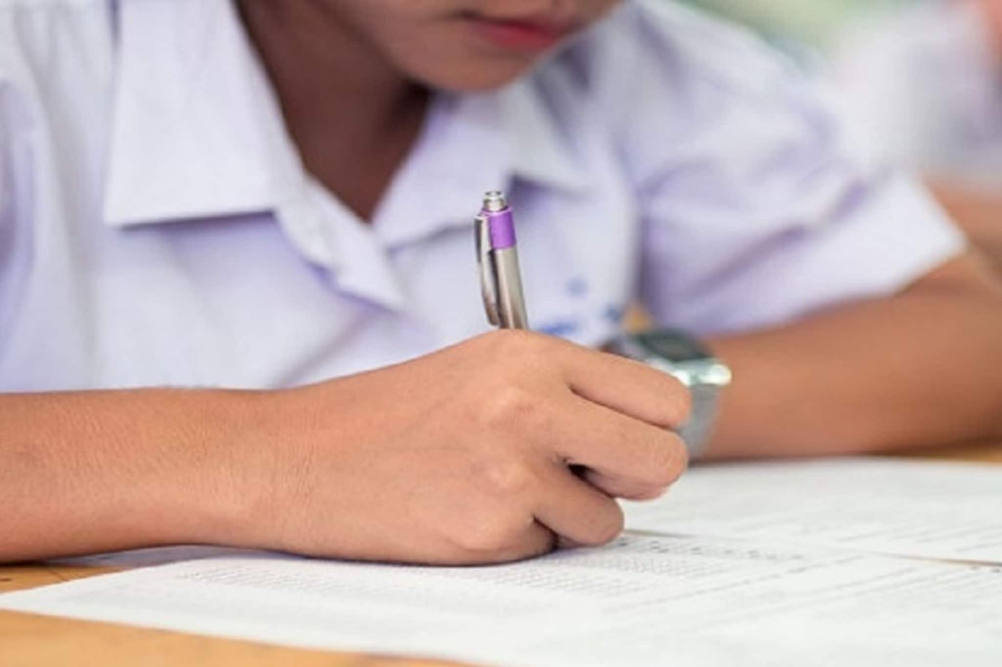 'পরীক্ষা সুষ্ঠুভাবেই হচ্ছে...' পরিদর্শনে এসে জানালেন সংসদের সভাপতি চিরঞ্জীব ভট্টাচার্য