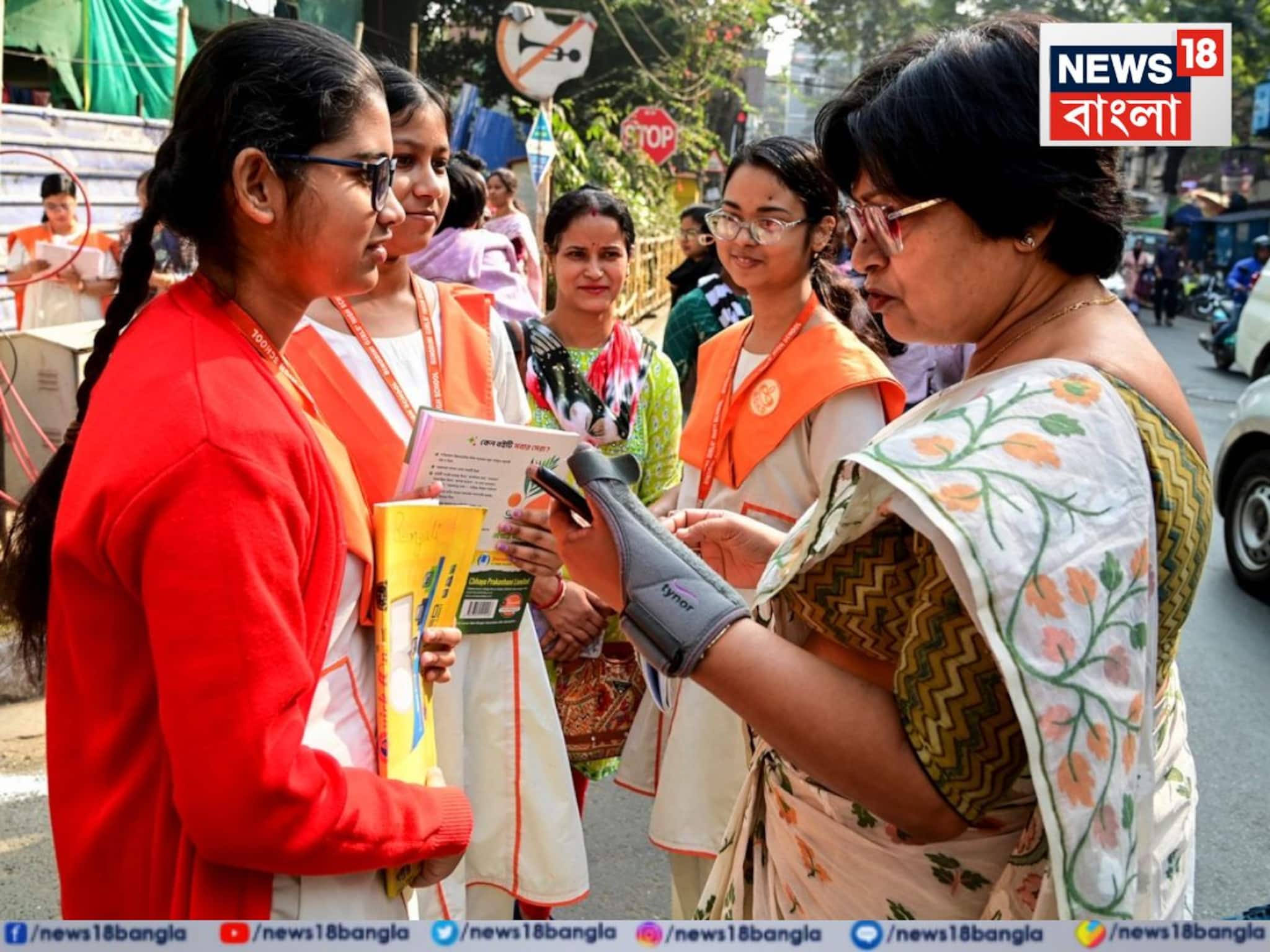 সময় কম থেকে প্রশ্নের ধাঁচে বদল! উচ্চ মাধ্যমিকের প্রথম পরীক্ষা নিয়ে কী কী অভিযোগ উঠল?