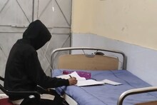 উচ্চ মাধ্যমিক পরীক্ষা চলাকালীন অসুস্থ! হাসপাতালের বেডে বসেই পরীক্ষা দিলেন পরীক্ষার্থী