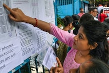 SSC: ‘আমার শত্রুর সঙ্গেও যেন এরকম না হয়’, হারানো চাকরি ফিরে পেয়ে চোখ ভিজল শিক্ষিকার