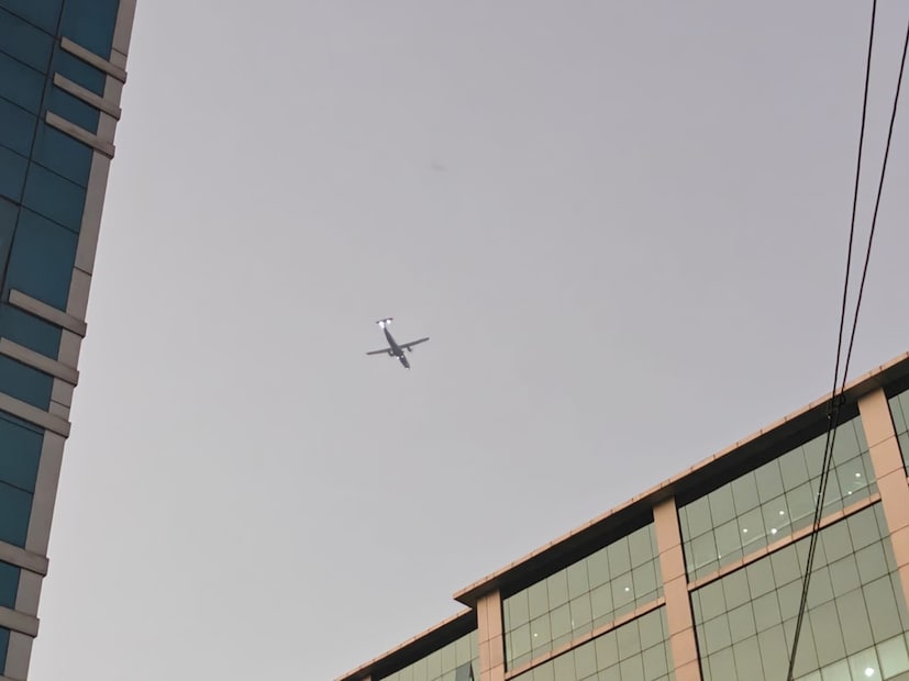 আগামী ৪৮ ঘণ্টায় তাপমাত্রার বড়সড় কোনও পরিবর্তন নেই। স্বাভাবিকের নীচে রয়েছে তাপমাত্রা। সকাল এবং সন্ধ্যায় শীতের আমেজ থাকবে। বেলা বাড়লে শীতের আমেজ উধাও। আগামী সাতদিন রাজ্যজুড়েই শুষ্ক আবহাওয়া। বৃষ্টির কোনও সম্ভাবনা নেই। এমনটাই জানিয়েছে আবহাওয়া দফতর ৷ আগামী ৪৮ ঘণ্টায় তাপমাত্রার বড়সড় কোনও পরিবর্তন নেই। স্বাভাবিকের নীচে রয়েছে তাপমাত্রা। সকাল এবং সন্ধ্যায় শীতের আমেজ থাকবে। বেলা বাড়লে শীতের আমেজ উধাও। আগামী সাতদিন রাজ্যজুড়েই শুষ্ক আবহাওয়া। বৃষ্টির কোনও সম্ভাবনা নেই। এমনটাই জানিয়েছে আবহাওয়া দফতর ৷