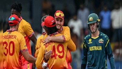 Australia Can Be Out From T20 WC: সর্বনাশের মাথায় বাড়ি আর বলে কাকে! অস্ট্রেলিয়া এখন ভেবে যাচ্ছে এ কী কাণ্ড৷ জিম্বাবোয়ের কাছে প্রথমে হার তারপর শ্রীলঙ্কার বিরুদ্ধেও হার৷ এবার অন্যদের ম্যাচে পয়েন্ট বাঁটোয়ারা হয়ে গেলে অস্ট্রেলিয়া নিজেদের ম্যাচ জিতলেও সুপার এইটে যাওয়ার পাত্তা সাফ৷