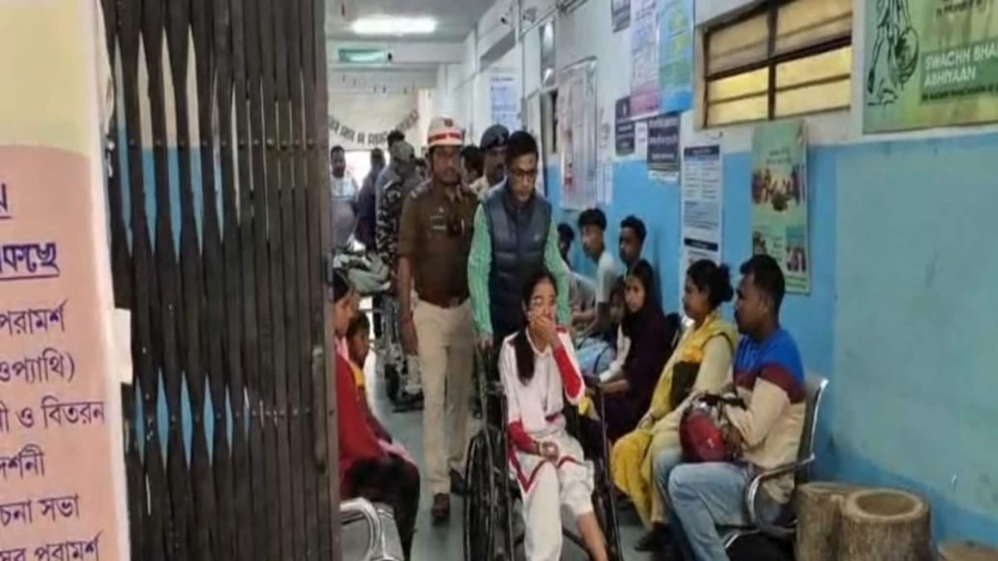 মাধ্যমিক দিতে যাওয়ার পথেই টোটো উল্টে দুর্ঘটনা! জখম দুই মাধ্যমিক পরীক্ষার্থী