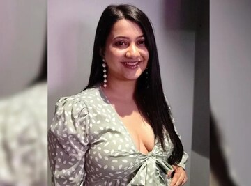 স্বামী উদয়কে নিয়ে বড় বার্তা দিলেন অনামিকা!বিচ্ছদের গুঞ্জনের মাঝে বোমা ফাটালেন অভিনেত্রী