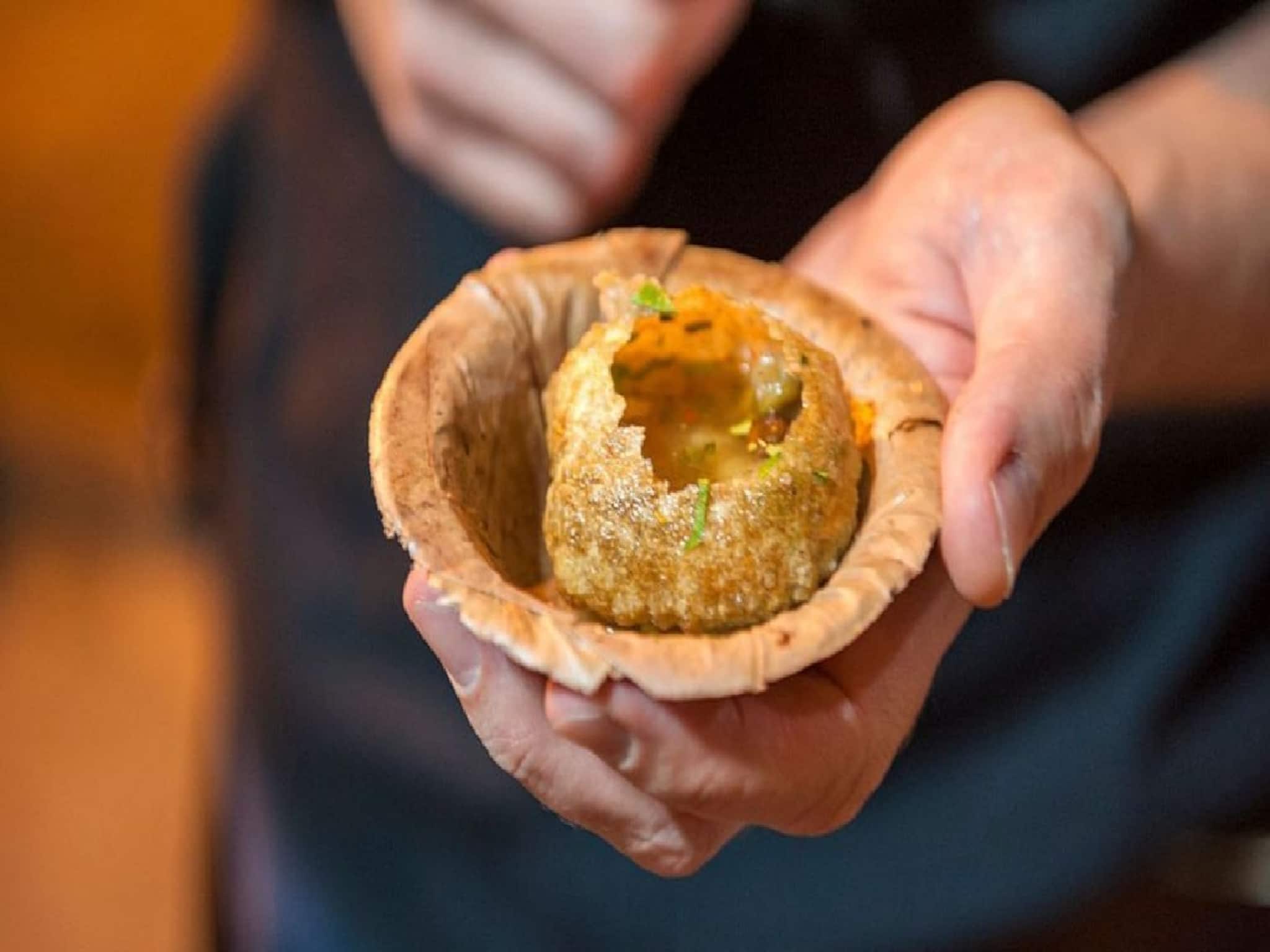 ফুচকা প্রেমীদের জন্য সুখবর, ১০০ টাকায় মিলছে আনলিমিটেড ফুচকা