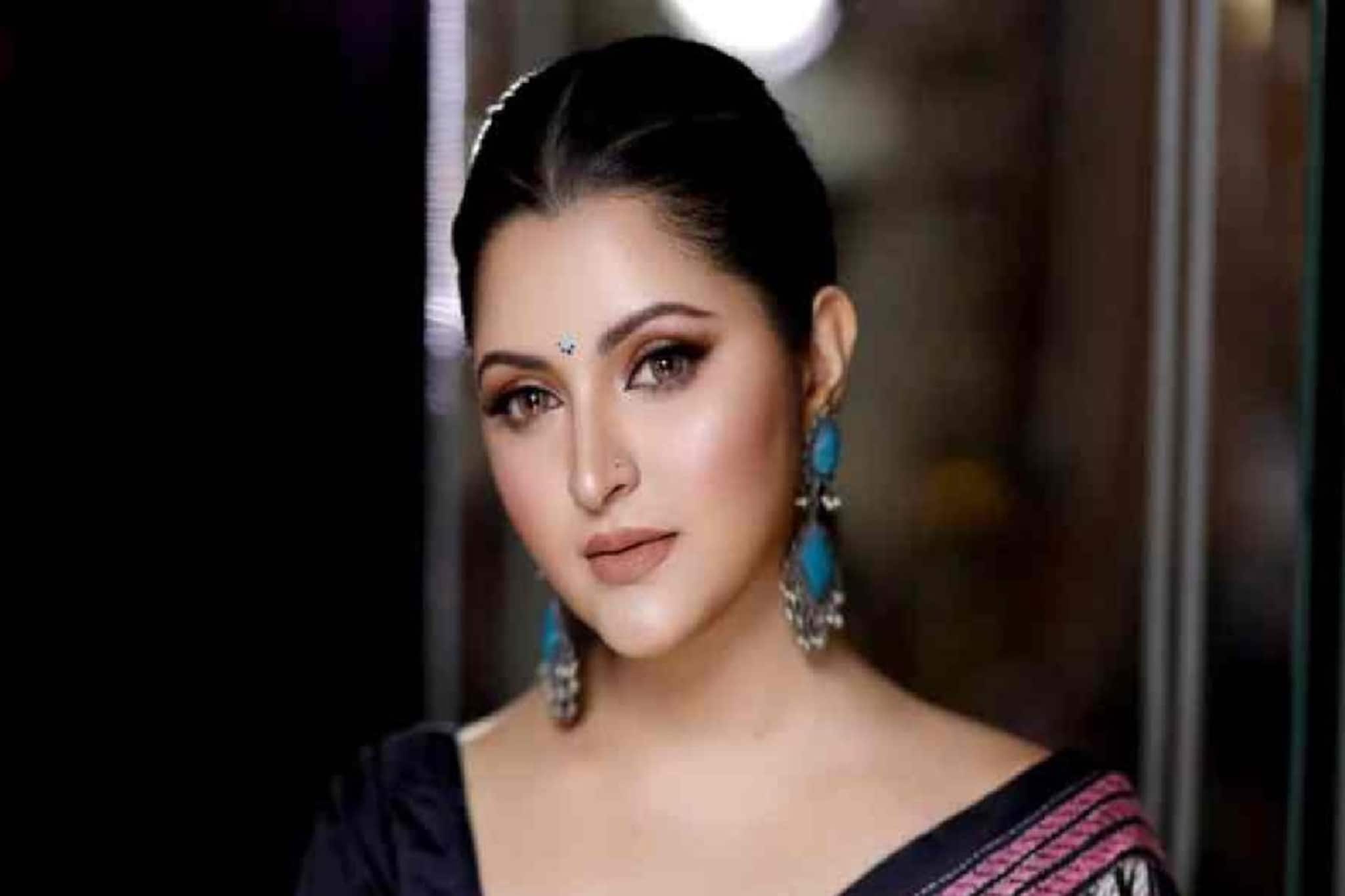 আচমকাই গোছ গোছা চুল পড়তে থাকে পরিমনীর, যে অসুখে ভুগেছিলেন বাংলাদেশি অভিনেত্রী