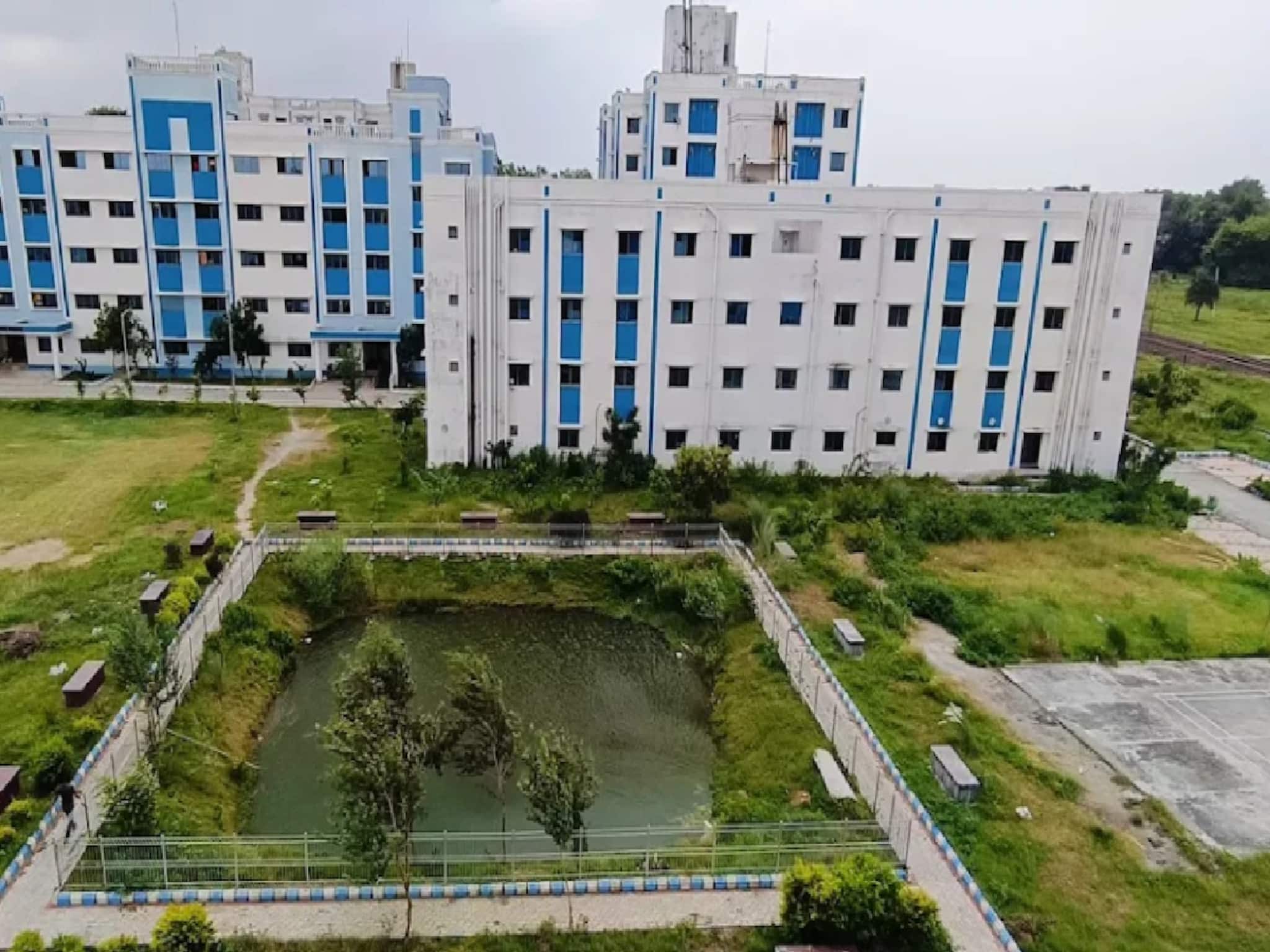 প্রথম বর্ষের ছাত্রকে র্যাগিং-এর অভিযোগ পুরুলিয়া মেডিক্যাল কলেজে প্রথম বর্ষের ছাত্রকে র্যাগিং-এর অভিযোগ পুরুলিয়া মেডিক্যাল কলেজে