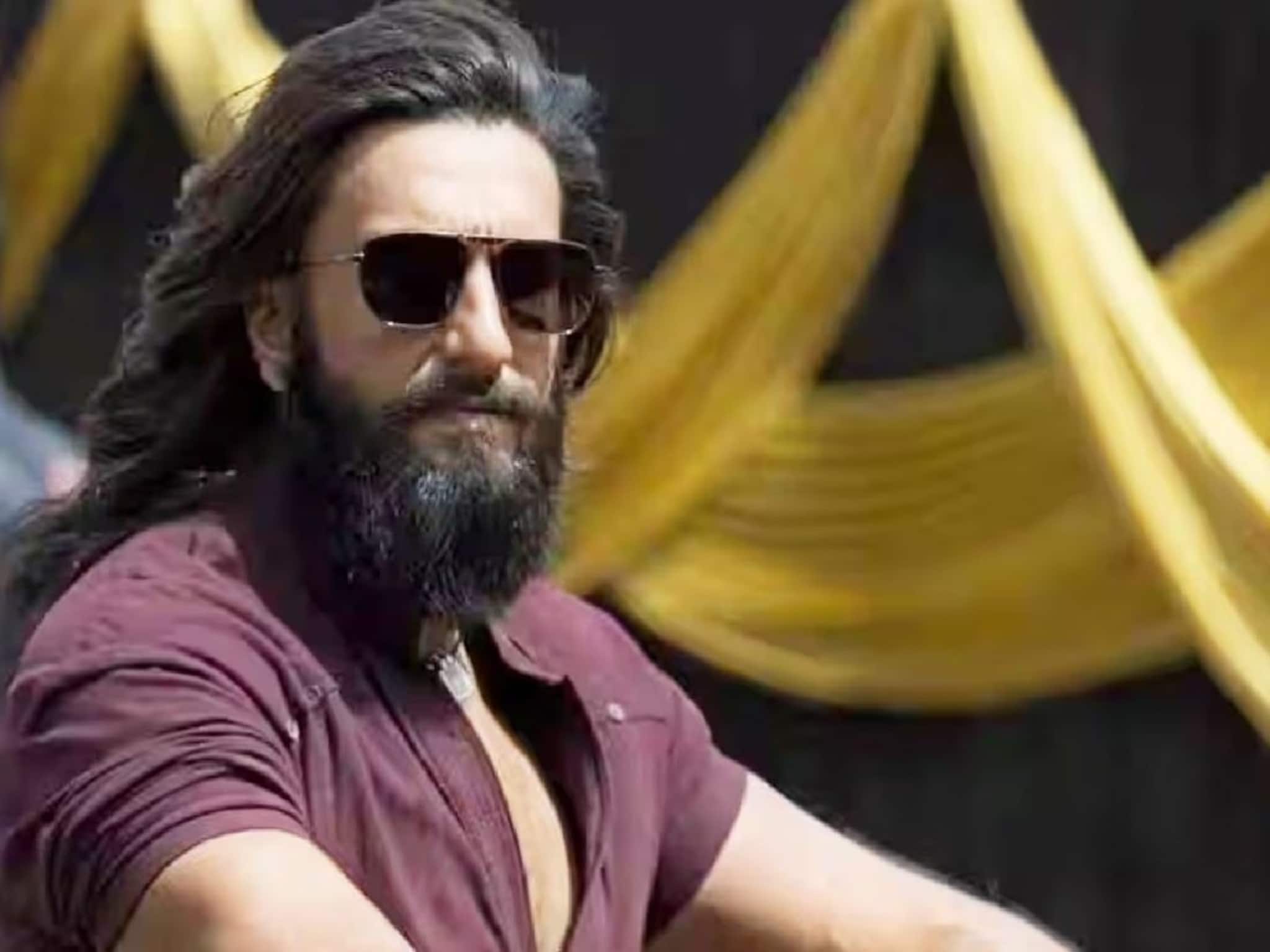 বিপাকে 'ধুরন্ধর' স্টার, কোটি কোটি টাকা চেয়ে হুমকি হোয়াটসঅ্যাপ রণবীর সিং-কে