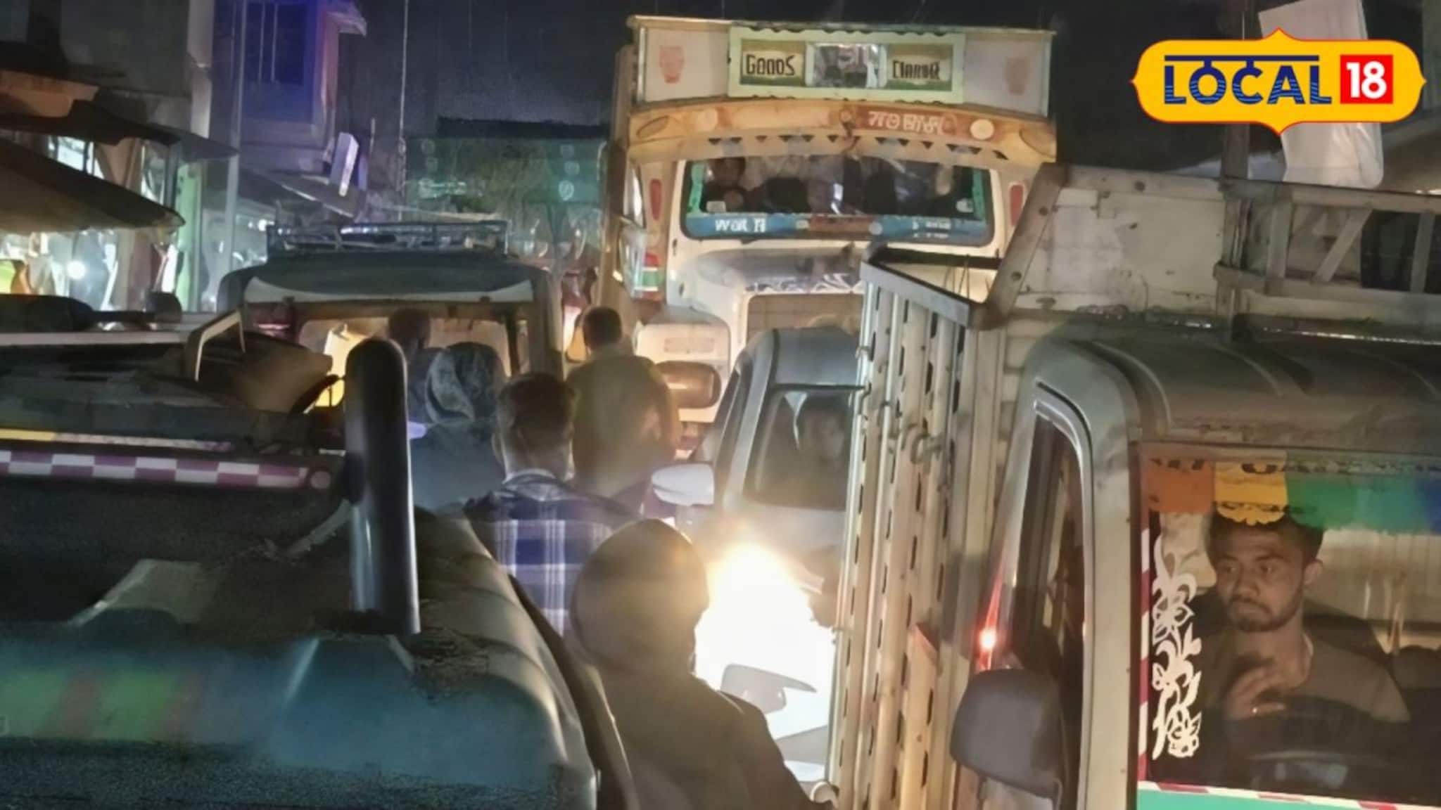 রাস্তা তো নয়, যেন...! সীমাহীন দুর্ভোগ, উত্তর ২৪ পরগনার এই রাস্তা এড়িয়ে চলাই এখন বুদ্ধিমান