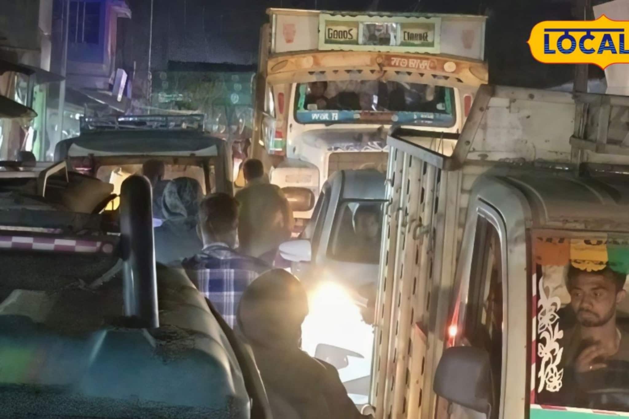 রাস্তা তো নয়, যেন...! সীমাহীন দুর্ভোগ, উত্তর ২৪ পরগনার এই রাস্তা এড়িয়ে চলাই এখন বুদ্ধিমান রাস্তা তো নয়, যেন...! সীমাহীন দুর্ভোগ, উত্তর ২৪ পরগনার এই রাস্তা এড়িয়ে চলাই এখন বুদ্ধিমান