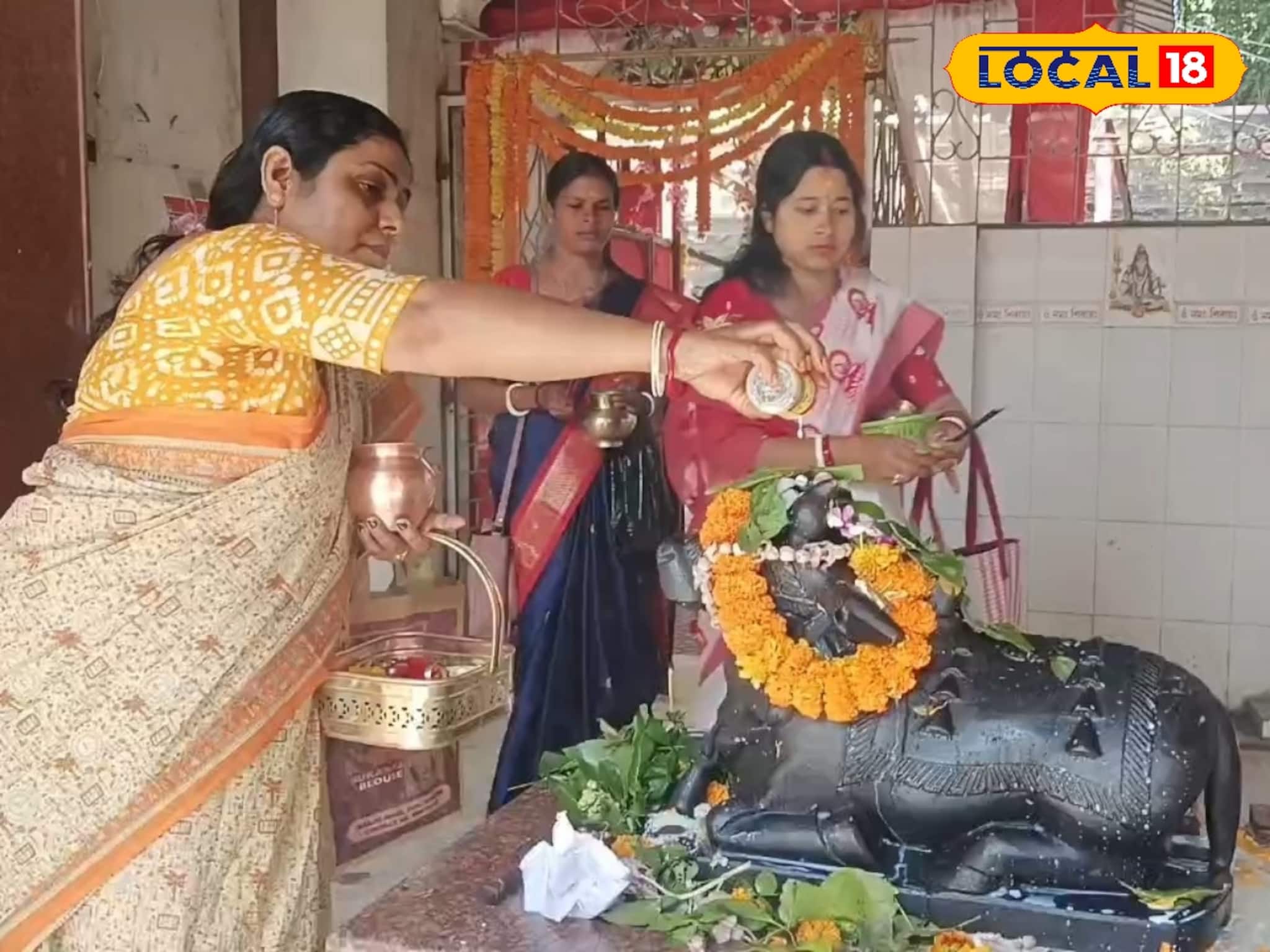 তিল ধারণের জায়গা নেই, ফুল আর রঙিন আলোয় মায়াবী সাজ বক্রেশ্বরে! বীরভূমের শিবপীঠে রেকর্ড ভিড় তিল ধারণের জায়গা নেই, ফুল আর রঙিন আলোয় মায়াবী সাজ বক্রেশ্বরে! বীরভূমের শিবপীঠে রেকর্ড ভিড়