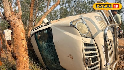 পারশুন্ডি-বড়রা জঙ্গলপথে দুর্ঘটনাগ্রস্থ গাড়ি