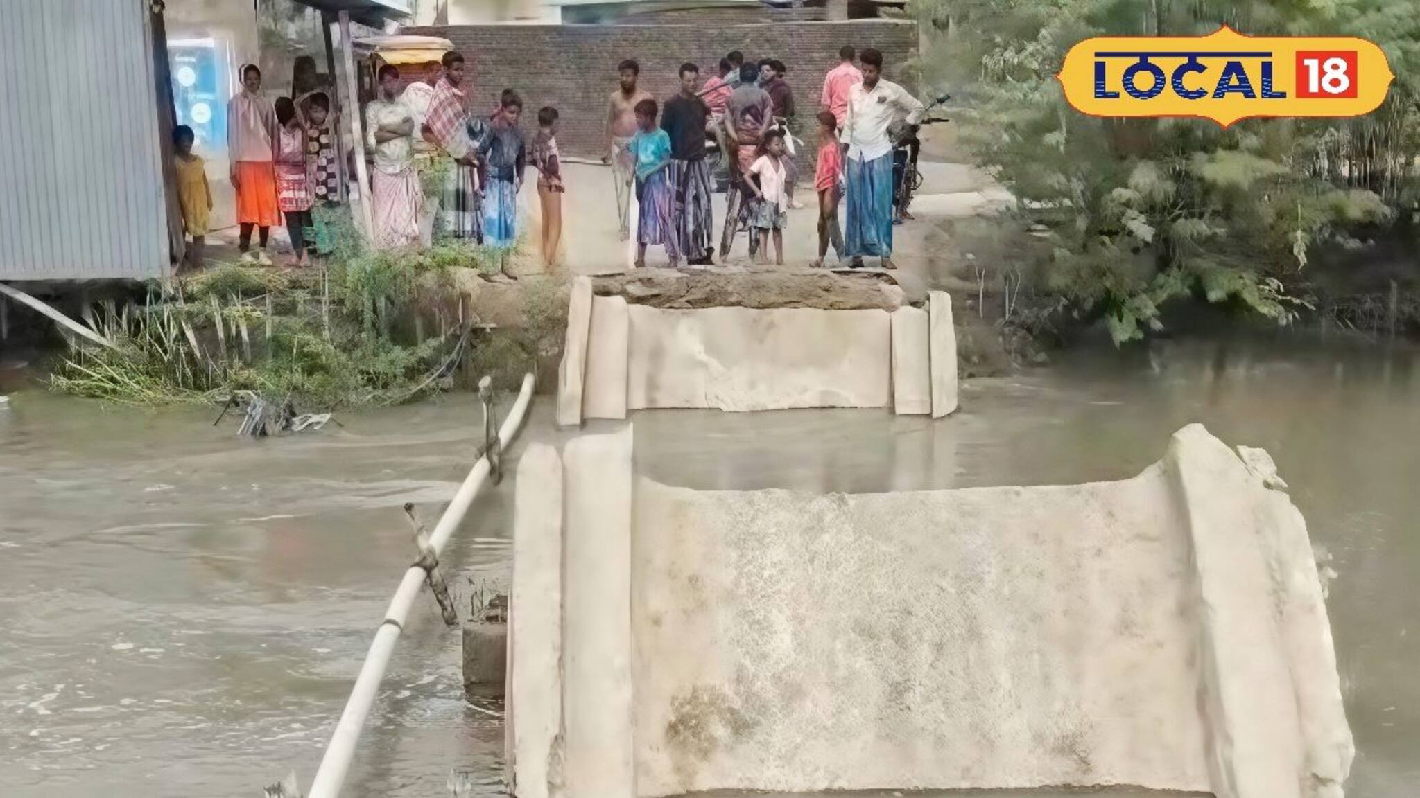 মাধ্যমিকের মাঝেই বড় বিপর্যয়! হুড়মুড়িয়ে ভেঙে পড়ল কংক্রিটের সেতু, চরম বিপাকে পরীক্ষার্থীরা