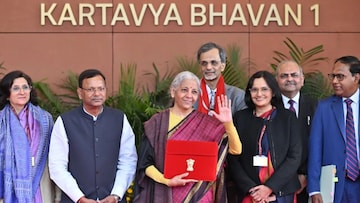 বাজেট শুরুর আগে নির্মলাকে ‘দই-চিনি’ খাওয়ান রাষ্ট্রপতি মুর্মু! এই রীতির নেপথ্যে কী জানেন??