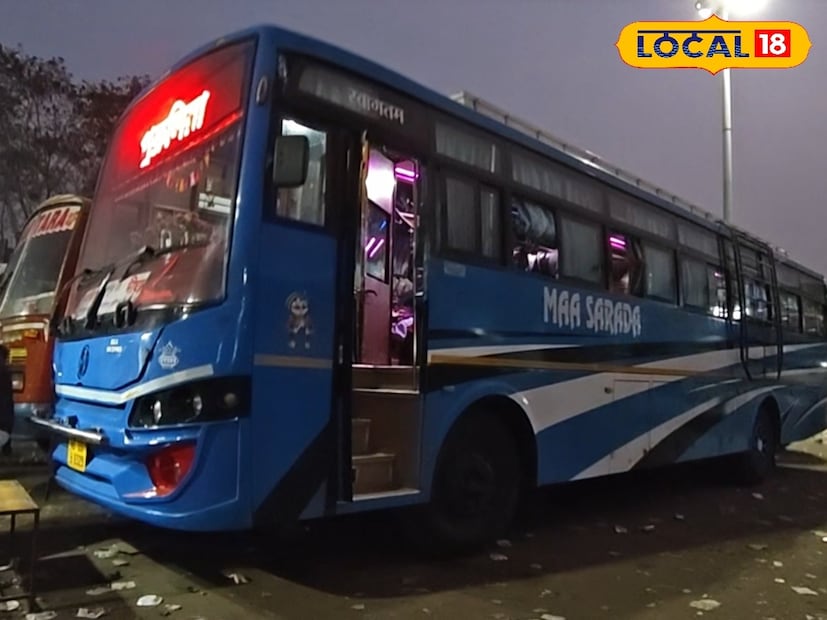 বাঙালির বেড়ানোর তালিকায় বরাবরই হিট লিস্টে থাকে দিঘা, পুরি, দার্জিলিং। এই তিন জায়গার সঙ্গে জড়িয়ে রয়েছে বাঙালির ইমোশন। জঙ্গলমহলের মানুষজনের কাছেও পছন্দের ডেস্টিনেশন দিঘা। কিন্তু পুরুলিয়া থেকে দিঘা যাওয়ার জন্য রয়েছে একটি মাত্র বেসরকারি বাস। তার উপরেই ভরসা করতে হয় জেলার মানুষদের। (তথ্য-শর্মিষ্ঠা ব্যানার্জি) বাঙালির বেড়ানোর তালিকায় বরাবরই হিট লিস্টে থাকে দিঘা, পুরি, দার্জিলিং। এই তিন জায়গার সঙ্গে জড়িয়ে রয়েছে বাঙালির ইমোশন। জঙ্গলমহলের মানুষজনের কাছেও পছন্দের ডেস্টিনেশন দিঘা। কিন্তু পুরুলিয়া থেকে দিঘা যাওয়ার জন্য রয়েছে একটি মাত্র বেসরকারি বাস। তার উপরেই ভরসা করতে হয় জেলার মানুষদের। (তথ্য-শর্মিষ্ঠা ব্যানার্জি)