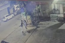 মাঝরাতে রাস্তায় যুবতীকে টেনে হিঁচড়ে যা করল যুবক...! সিসিটিভি ফুটেজে ভয়ঙ্কর দৃশ্য মহারাষ্ট্রে