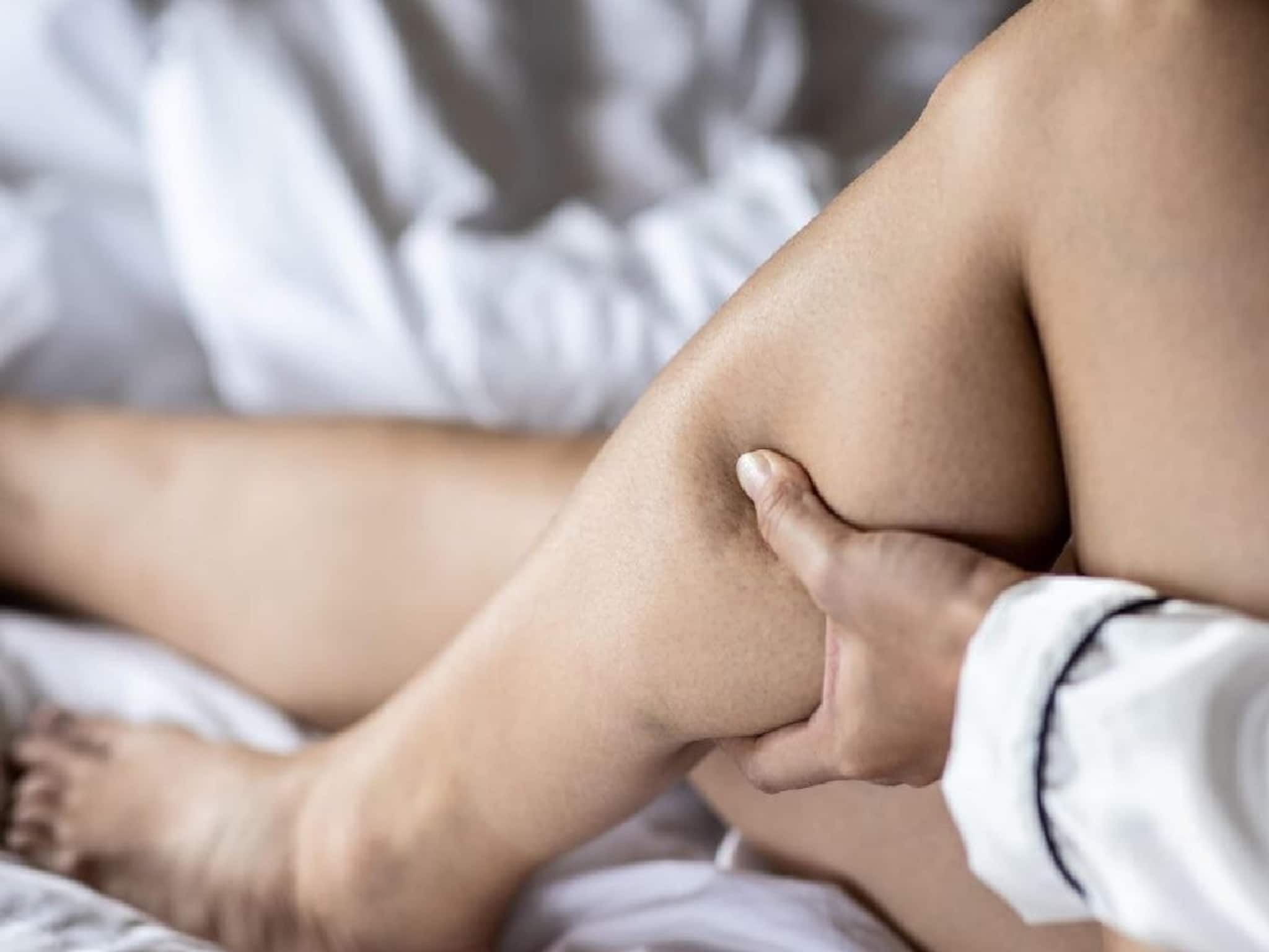 ঘুমের মধ্যে পায়ের পেশিতে মারাত্মক টান! ব্যথায় চোখের সামনে অন্ধকার! তখনই কী করলে আরাম হয়!