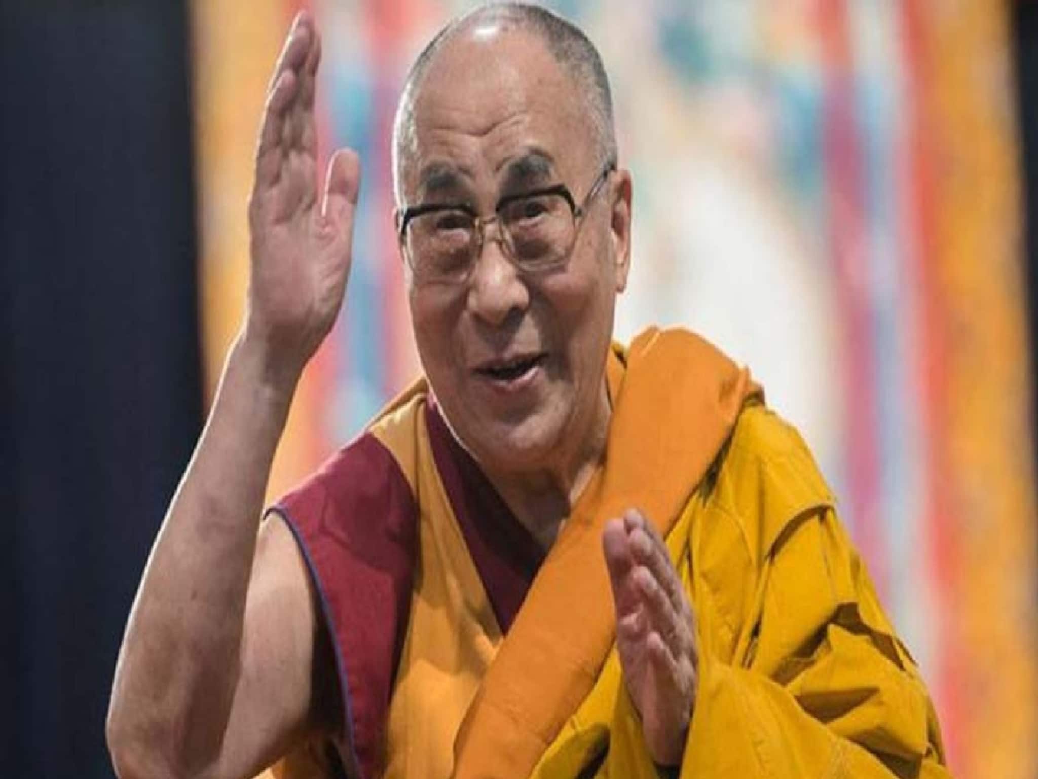 ৬৮ তম গ্র্যামি অ্যাওয়ার্ডসের মঞ্চে সম্মানিত দলাই লামা! ঝুলিতে এবার নয়া প্রাপ্তি