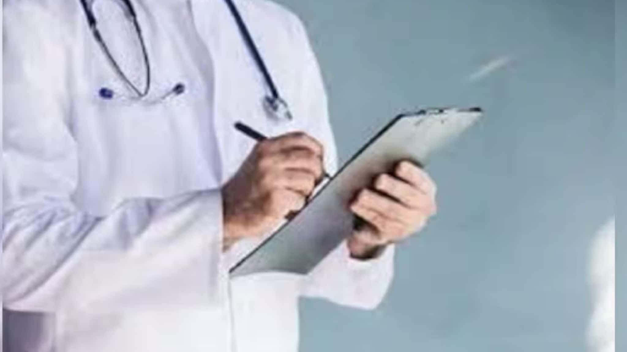 শুধু সকালে নয়, এবার সন্ধ্যাবেলাতেও মিলবে আউটডোরে চিকিৎসা পরিষেবা! চন্দননগরে খুশির হাওয়া