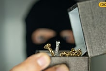 East Bardhaman News: রাতের শহরে গয়নার দোকানে হানা, সিঁধ কেটে নগদ ও রূপোর অলংকার নিয়ে চম্পট! আতঙ্ক বাড়ছে অন্য ব্যবসায়ীদের