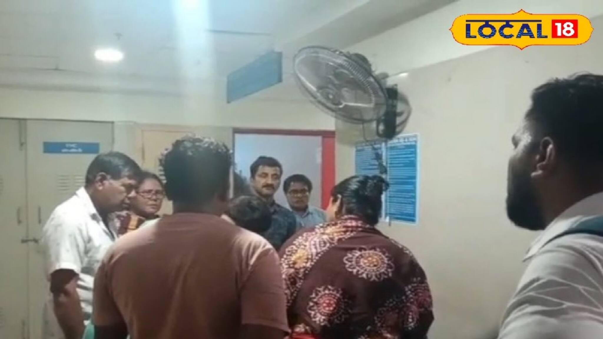 বাবার হাত ধরে স্কুল যাওয়া হল না, রক্তাক্ত ইউনিফর্ম দেখে চোখের জল ধরে রাখতে পারছে না কালনা