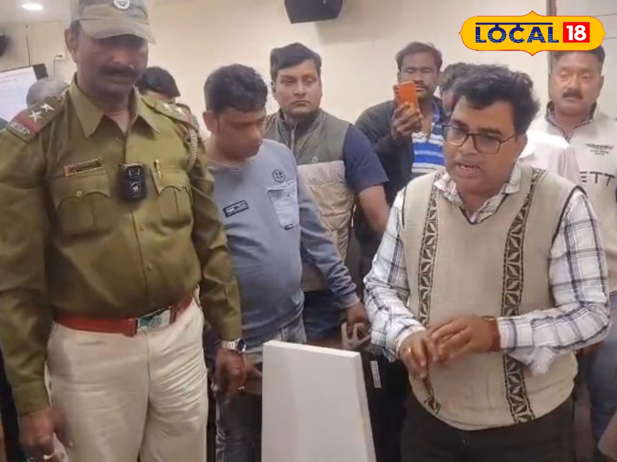 রাস্তায় দুর্ঘটনা হলে সঙ্গেসঙ্গে মিলবে সাহায্য, বিপদের সময় পথেই পাওয়া যাবে বন্ধু! রাস্তায় দুর্ঘটনা হলে সঙ্গেসঙ্গে মিলবে সাহায্য, বিপদের সময় পথেই পাওয়া যাবে বন্ধু!