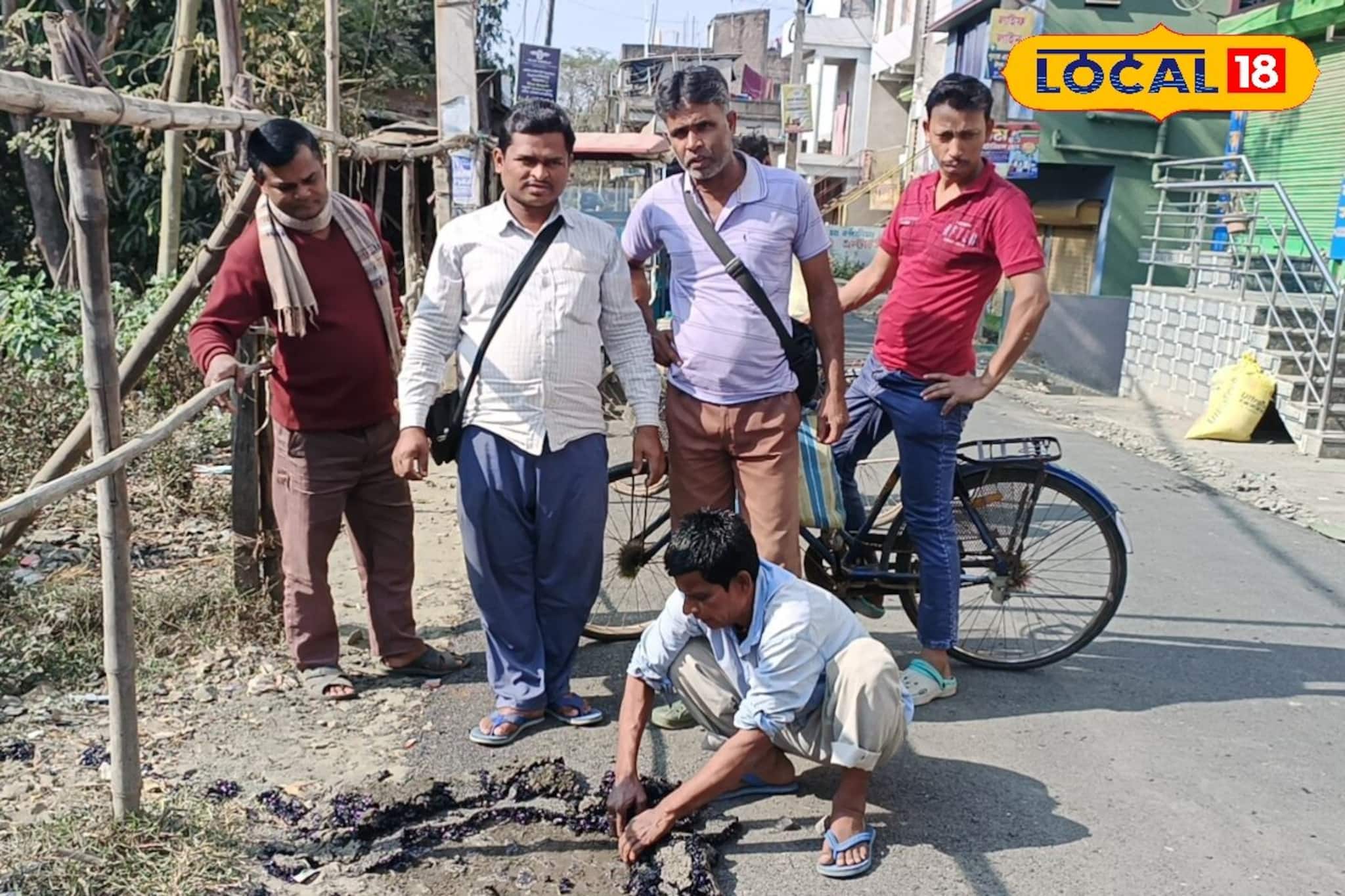 নতুন রাস্তার আনন্দ দু'দিনও টিকল না, হাত দিলেই উঠে আসছে পিচের চাঙড়! আবার নির্মাণের নির্দেশ