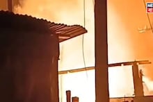 Fire: ভোররাতের বিধ্বংসী আগুনে পুড়ে ছাই সব...! শান্তিপুরে তাঁতির স্বপ্ন মুহূর্তে শেষ