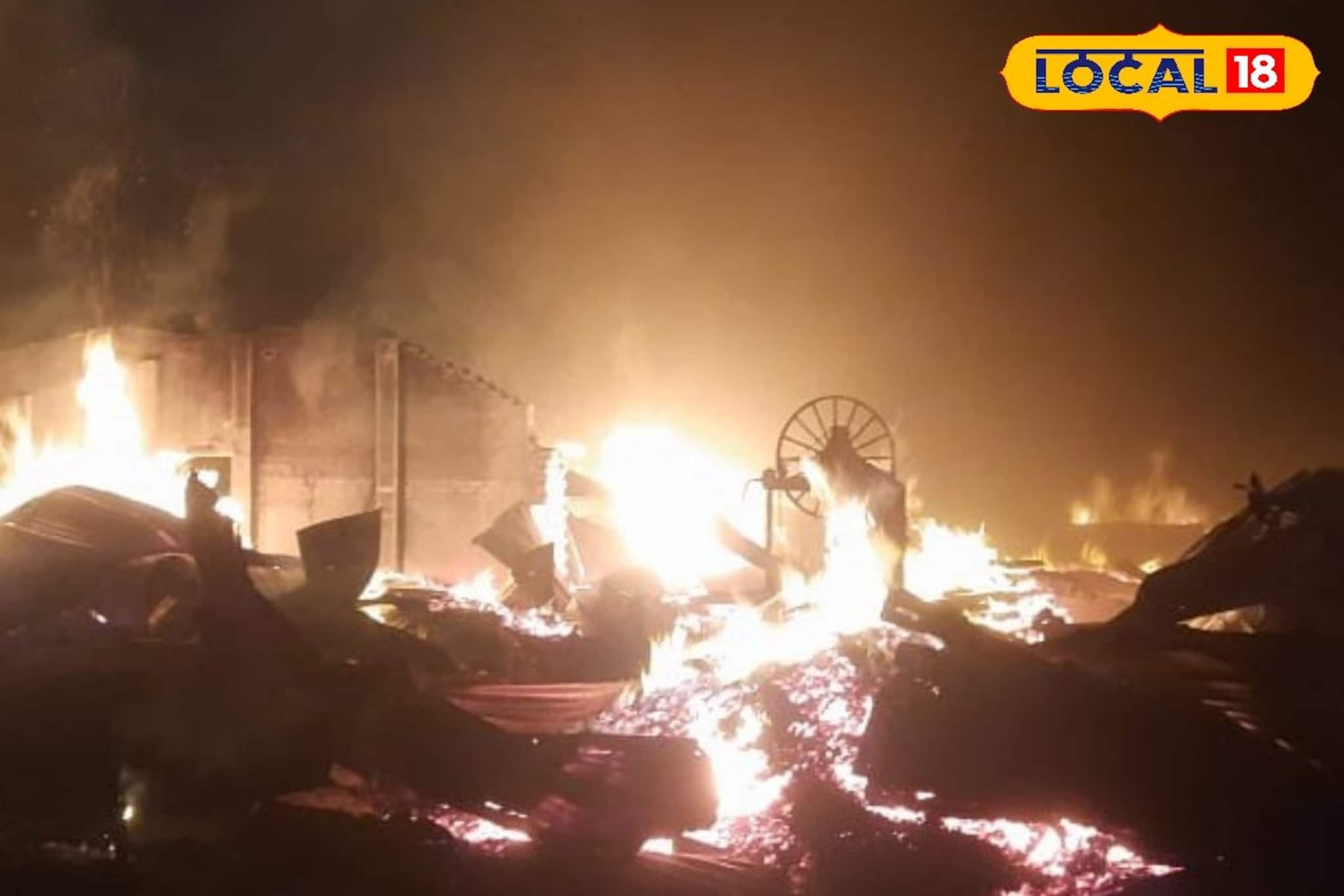 গভীর রাতে ভয়াবহ অগ্নিকাণ্ড! পুড়ে ছাই কাঠ মিল-ইলেকট্রনিক্স গোডাউন, আহত ১