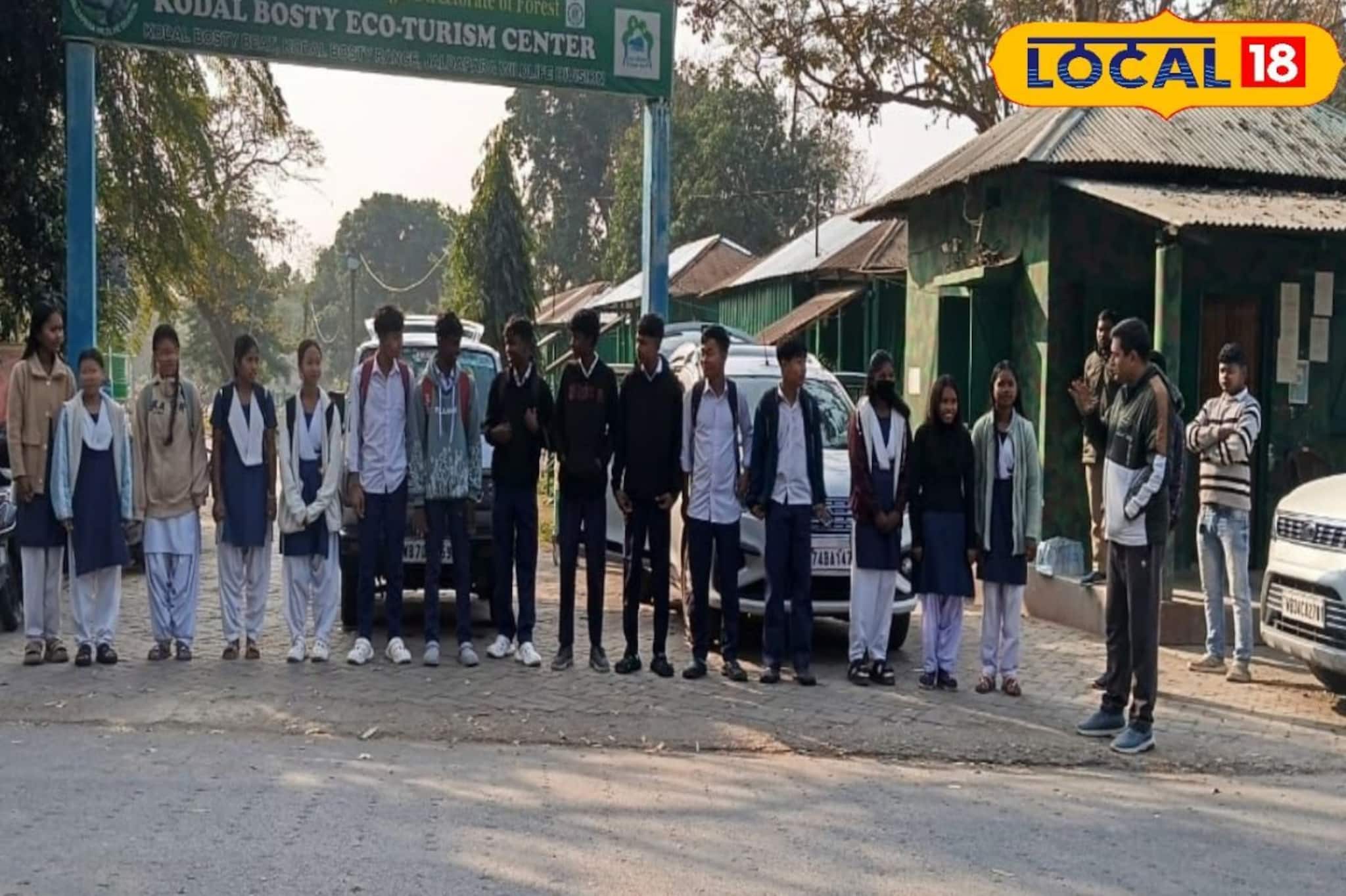 ভৌগোলিক চ্যালেঞ্জ জয় করে পরীক্ষা! মাধ্যমিক পরীক্ষার্থীদের ‘সারথি’ বনকর্মীরা