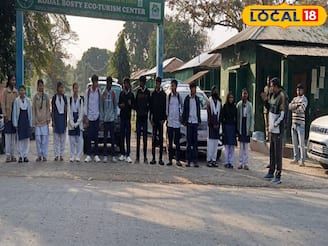 ভৌগোলিক চ্যালেঞ্জ জয় করে পরীক্ষা! মাধ্যমিক পরীক্ষার্থীদের ‘সারথি’ বনকর্মীরা