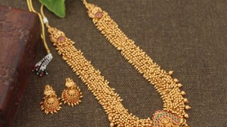 চুরি করে সোনা নিয়ে দোকানে বিক্রি করতে যাওয়াই কাল হল, ধরে পড়ে গেল অভিযুক্ত চোর। ঘটনাটি ঘটেছে ঝাড়গ্রামের জুবিলি মার্কেটে।