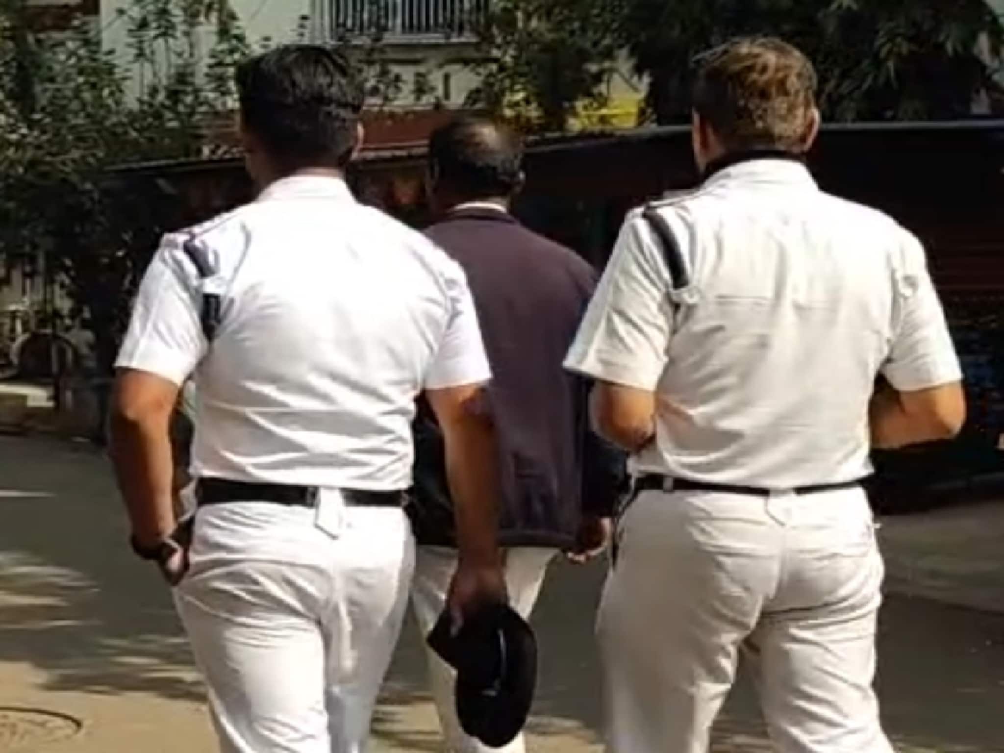 রবীন্দ্র সরোবর কাণ্ডে গ্রেফতার আরও ২! নাম না করে সোনা পাপ্পুর দিকে ইঙ্গিত সরকারি আইনজীবীর রবীন্দ্র সরোবর কাণ্ডে গ্রেফতার আরও ২! নাম না করে সোনা পাপ্পুর দিকে ইঙ্গিত সরকারি আইনজীবীর