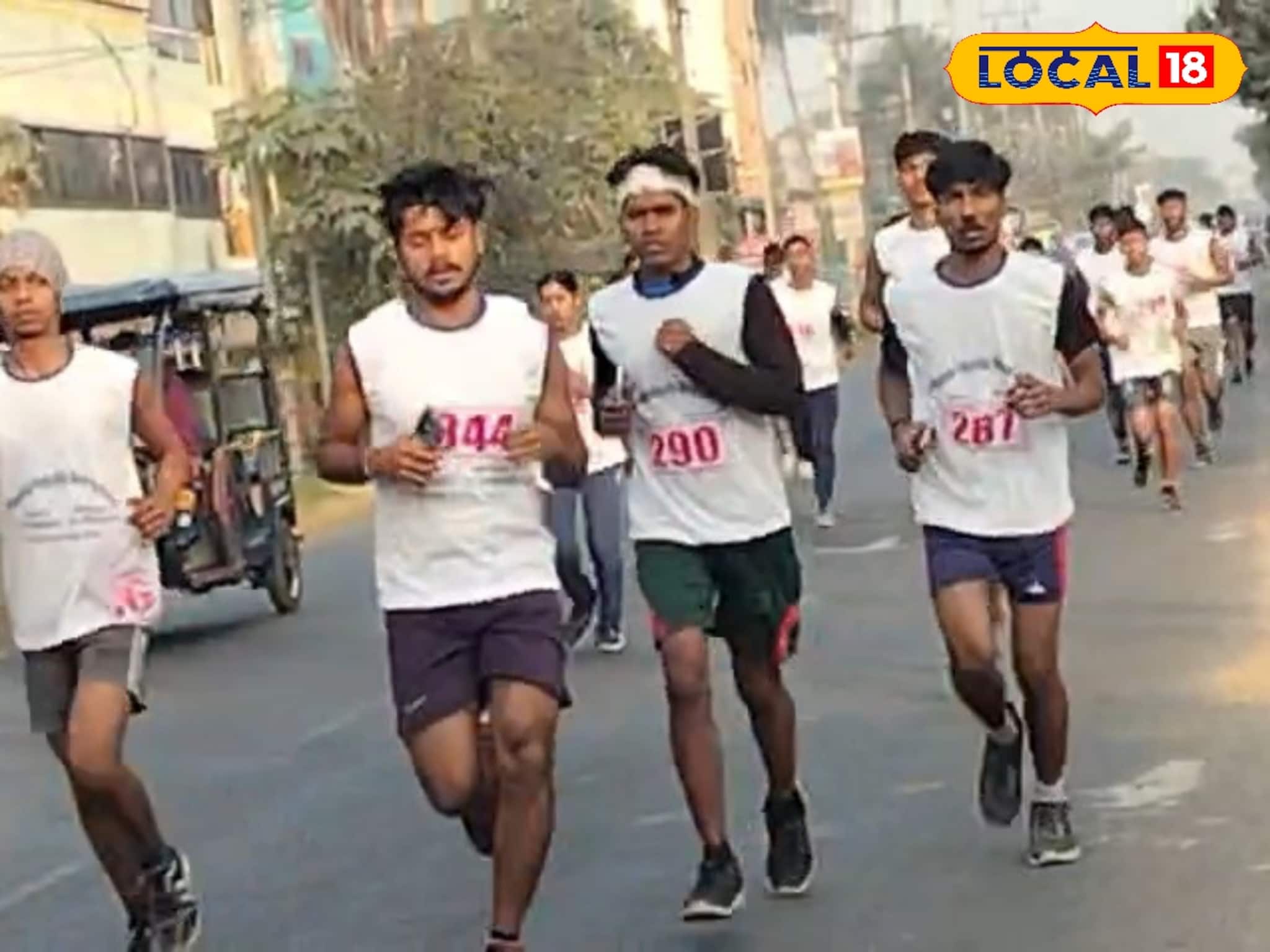 তমলুকে হাফ ম্যারাথনের মেগা আসর! ৪০ হাজার টাকা-ট্রফি জিতে বাজিমাত বিজয়ীর, তালিকায় আর কারা তমলুকে হাফ ম্যারাথনের মেগা আসর! ৪০ হাজার টাকা-ট্রফি জিতে বাজিমাত বিজয়ীর, তালিকায় আর কারা