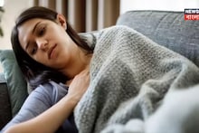 Heart Attack Warning Signs: মহিলারা গুরুত্বই দেন না! বুকে ব্যথার বহু আগে শরীরে দেখা দেয় হার্ট অ্যাটাকের সূক্ষ্ম লক্ষণ