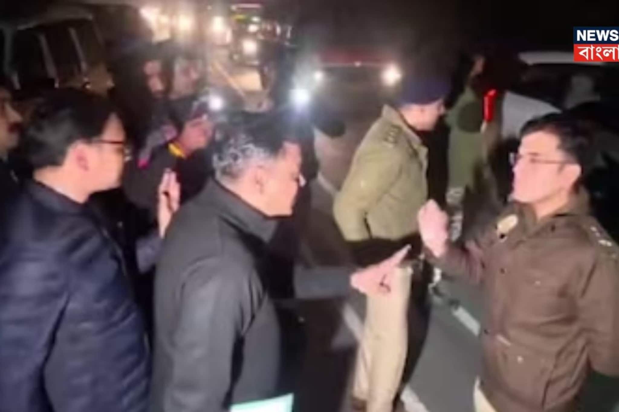 দিল্লি পুলিশ বনাম হিমাচল পুলিশ! ৩ কংগ্রেস কর্মীর গ্রেফতারিতে তপ্ত শিমলা, ভাইরাল ভিডিও দিল্লি পুলিশ বনাম হিমাচল পুলিশ! ৩ কংগ্রেস কর্মীর গ্রেফতারিতে তপ্ত শিমলা, ভাইরাল ভিডিও